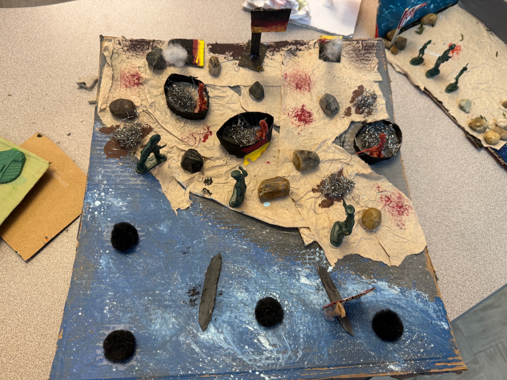 gr5socialdiorama1